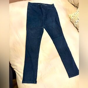 Dark blue, high-rise skinny jeggings.